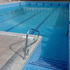 piscina municipal llenándose