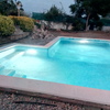 Piscina terminada e iluminada.