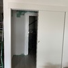 PUERTA CORREDERA DE 90 CM. DE PASO LIBRE.