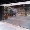 Puerta totalmente en cristal