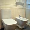 Reforma integral de vivienda por Traber Obras - cuarto de baño. Sanitarios de ROCA mod. The Gap.
