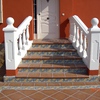 REVESTIMIENTO ESCALERA PUERTA PRINCIPAL
