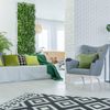 Salón con complementos verdes
