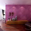 Salón con pared fucsia