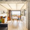 Salón moderno con acceso a la terraza