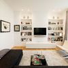 Salón moderno con librería de pladur