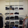 Tienda de ropa estanterias