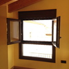 Ventana con fijo inferior abierta dos hojas