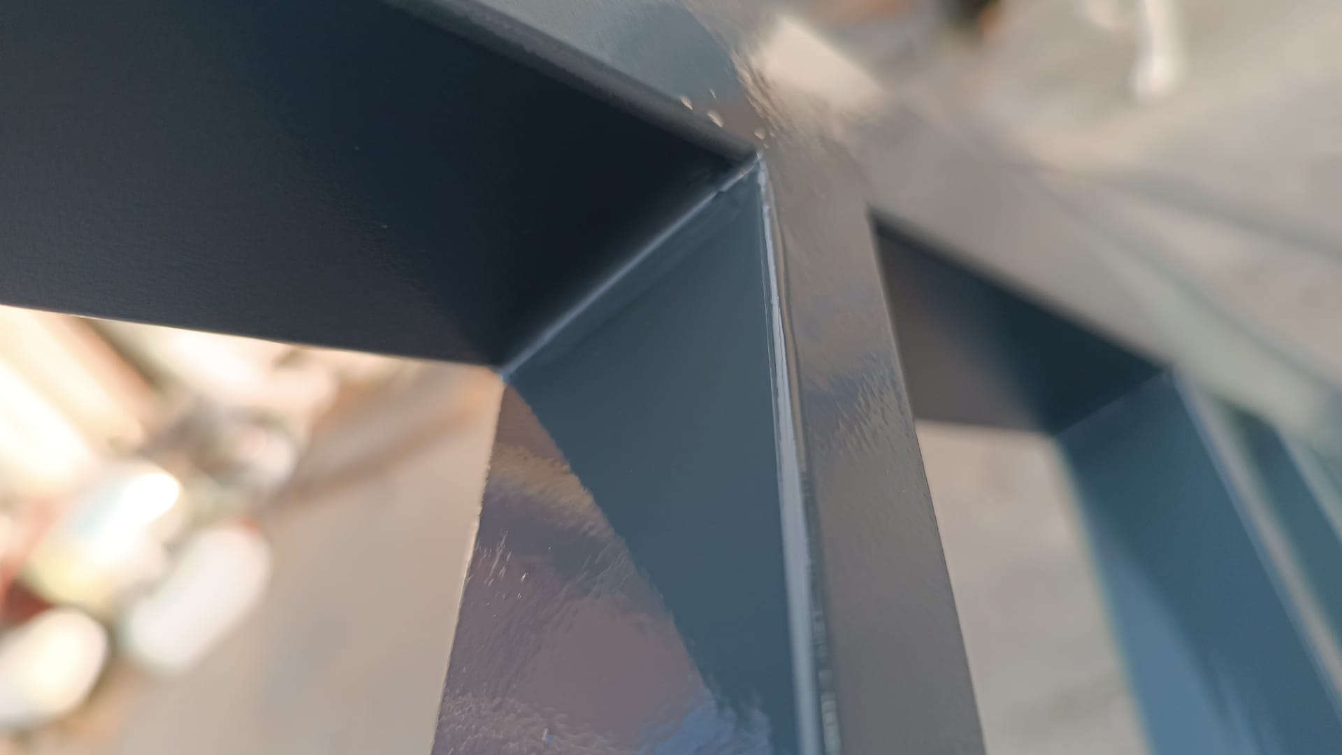 Detalle de Acabado en Barandilla con Esmalte Epoxi